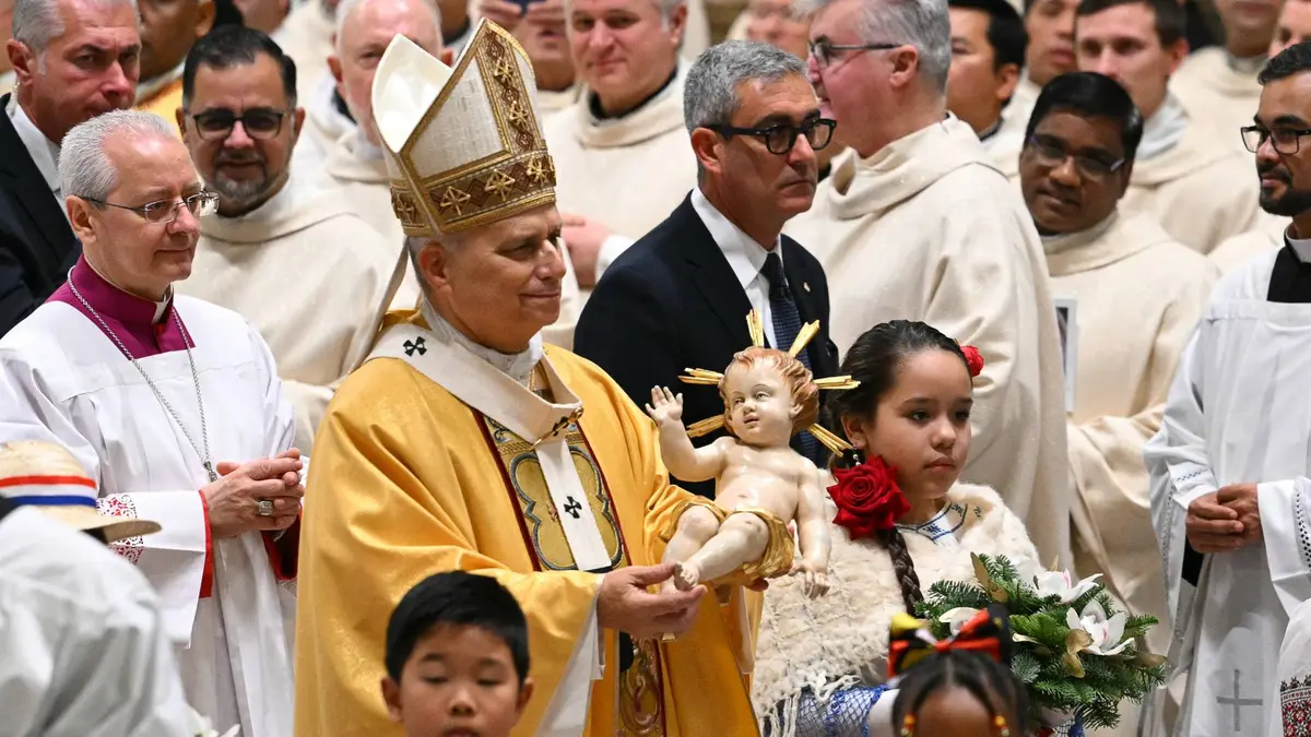 البابا لاوون الرابع عشر يترأس قداس الميلاد الأول في عهده