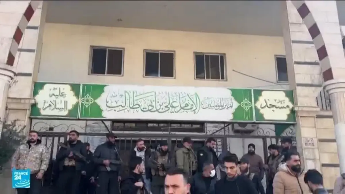 عشرات بين قتيل وجريح في انفجار داخل مسجد في ثاني أكبر حاضنة للطائفة العلوية في سوريا