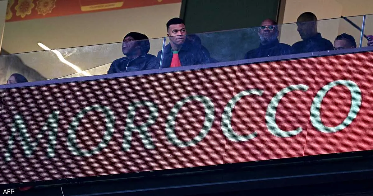 فيديو: بقميص حكيمي.. مبابي يساند المغرب أمام مالي