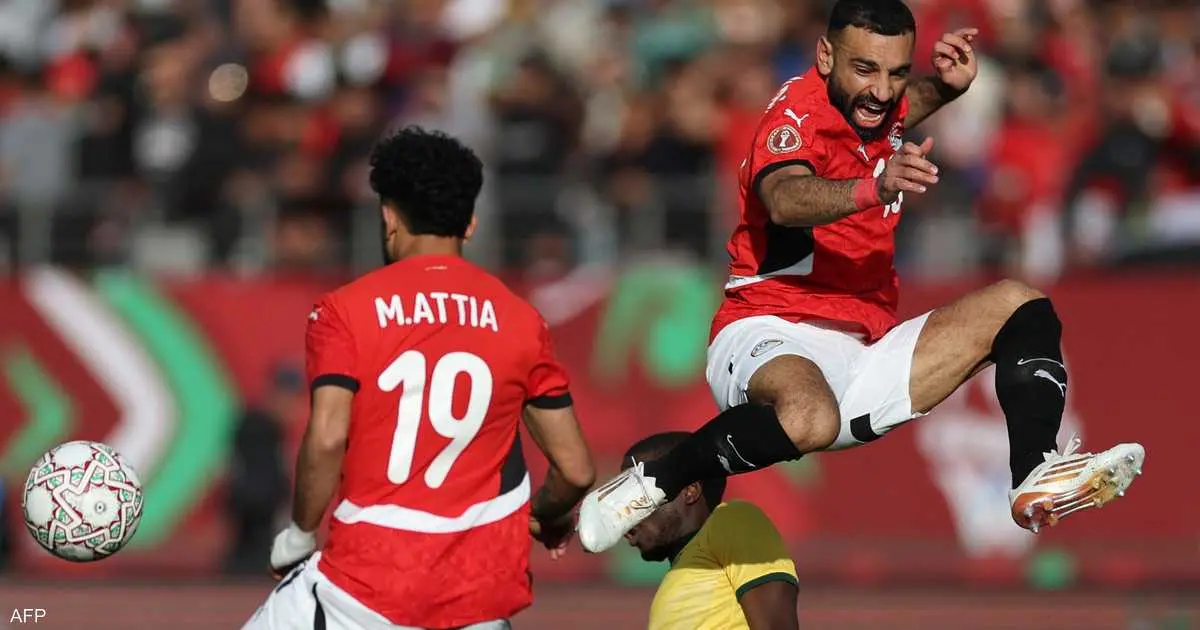مصر تعبر جنوب أفريقيا بصعوبة وتعتلي صدارة المجموعة