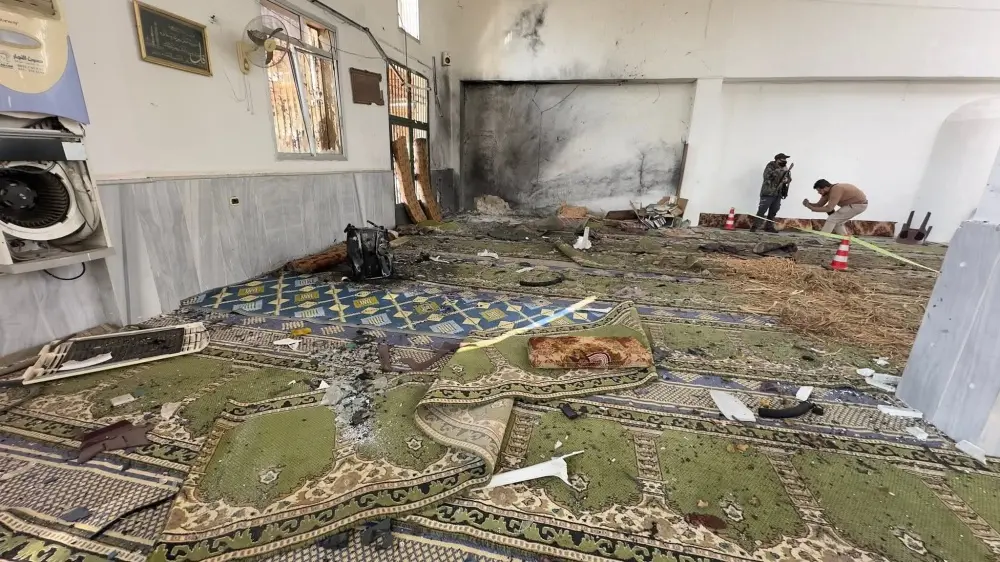 قتلى وجرحى بانفجار داخل مسجد في حي وادي الذهب بحمص