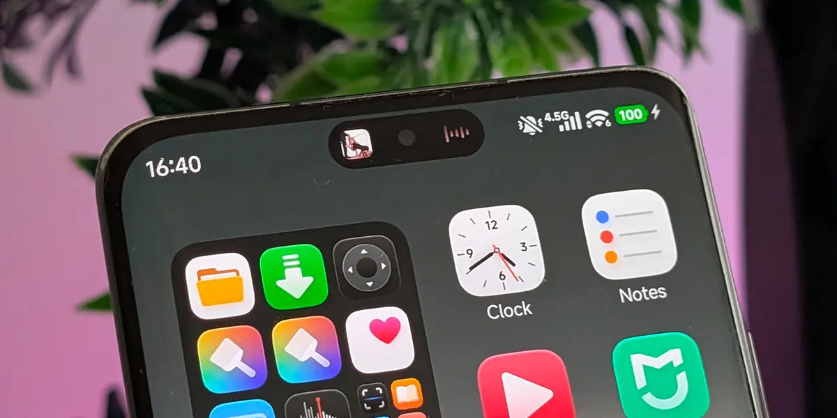 مقارنة بين Xiaomi HyperIsland و iOS Dynamic Island
