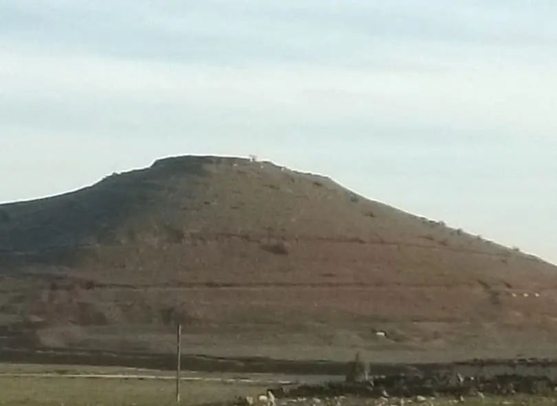 قصف إسرائيلي يستهدف تل الأحمر الشرقي بريف القنيطرة الجنوبي