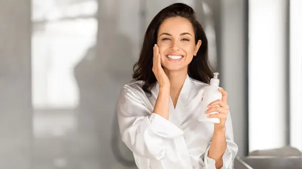 زهرة الخليج - إليك أفضل مستحضرات العناية بالشفاه في شتاء 2026