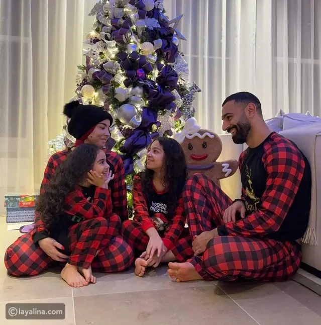 محمد صلاح يحتفل بالكريسماس في جو عائلي دافئ