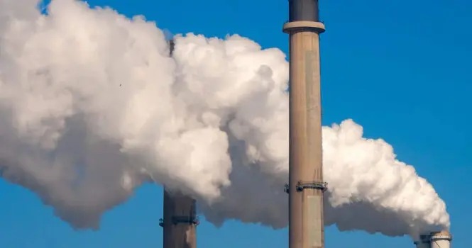 الاستعمار الكربوني .. كيف تُصدِّر الدول الغنية الكارثة إلى الفقراء؟