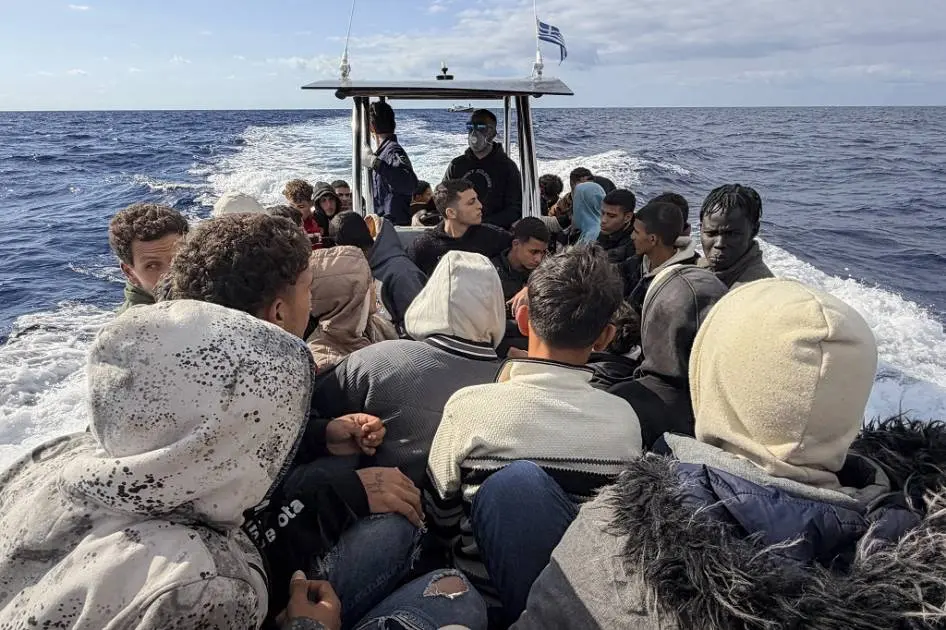 إنقاذ قرابة 400 مهاجر قبالة سواحل اليونان