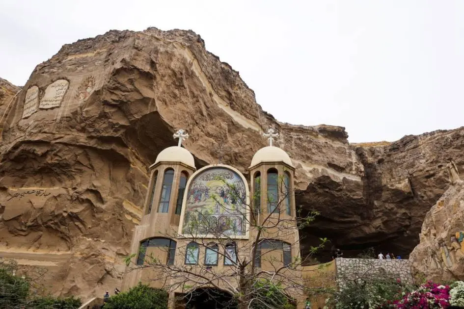 الرهبنة... رحلة روحية من العزلة إلى التوحد