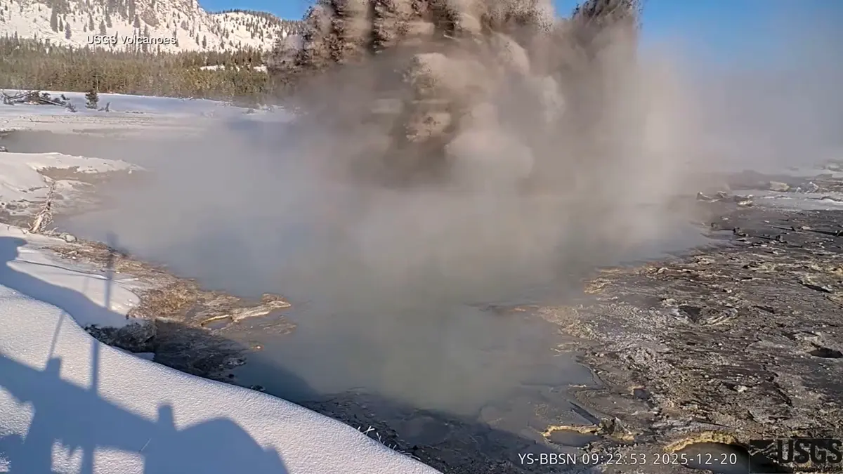 انفجار حوض حراري في منتزه يلوستون الوطني يفاجئ السيّاح