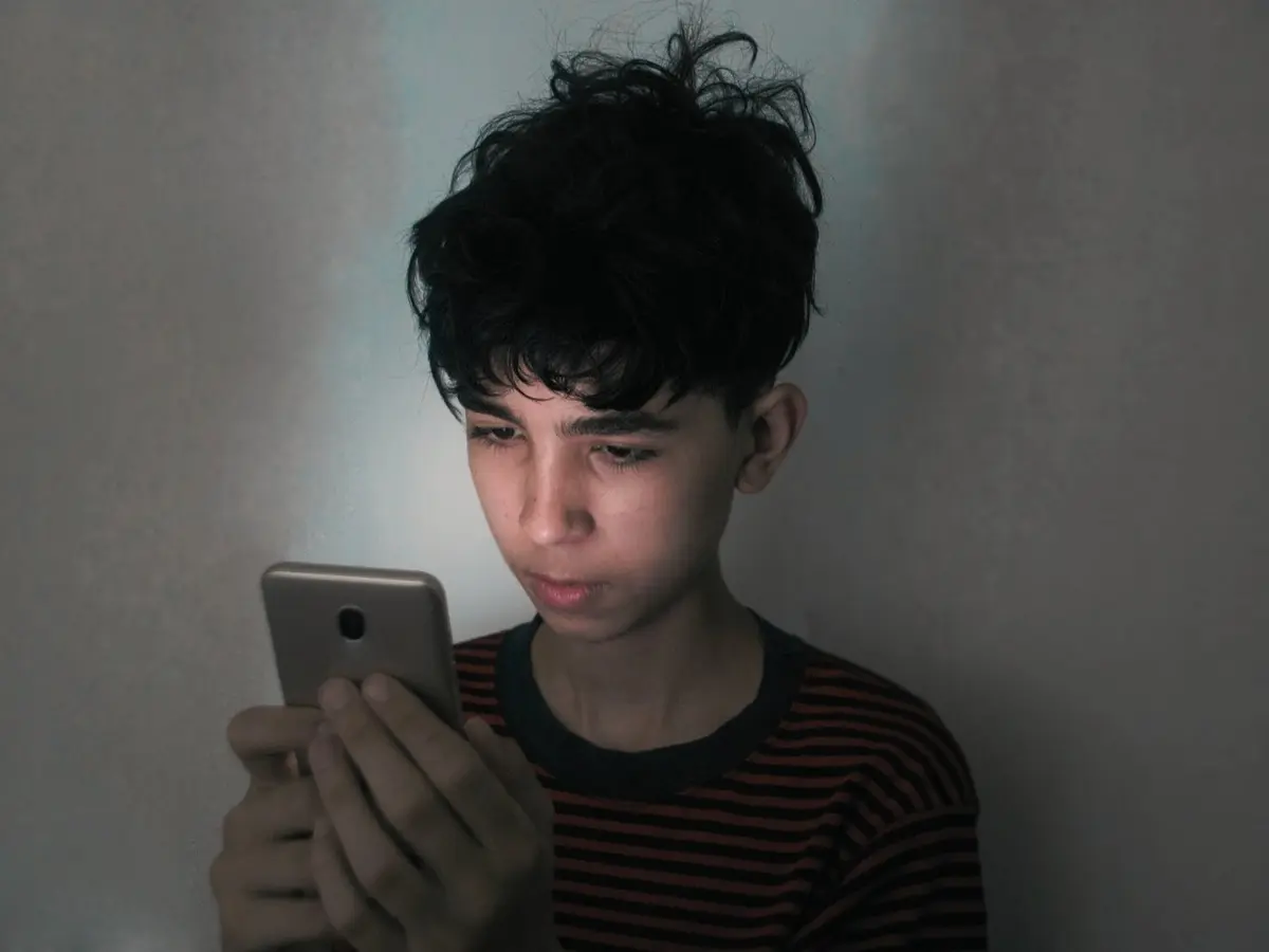 دراسة: ثلث المراهقين في أمريكا يستخدمون روبوتات الذكاء الاصطناعي يوميًا… ومخاوف من التأثيرات النفسية - عالم التقنية