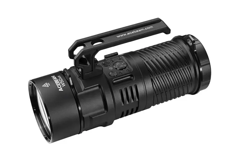 مصباح Acebeam W50 2.0: مدى 3 أميال وشحن USB-C متوفر الآن