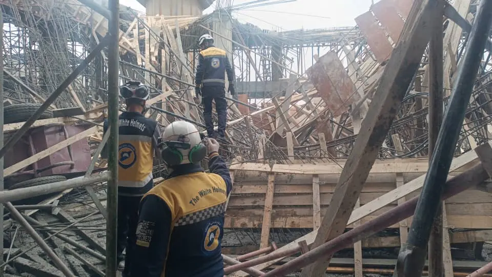 إصابة 3 عمال بانهيار سقف مسجد قيد الإنشاء في منبج شرق حلب