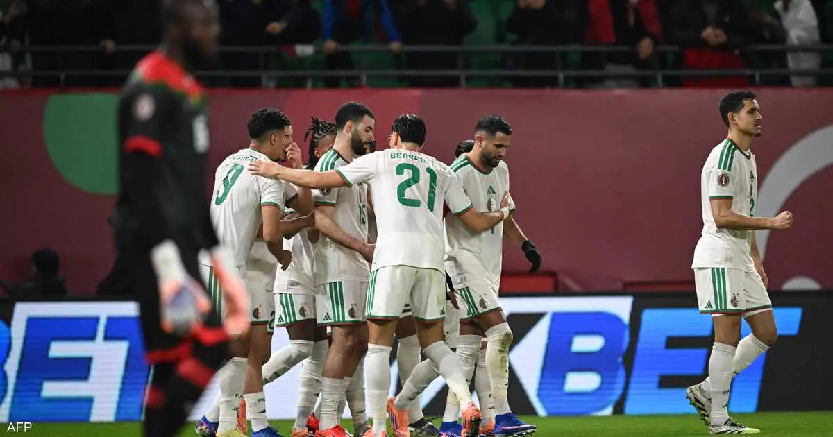 محرز يقود المنتخب الجزائري إلى ثمن نهائي "كان 2025"