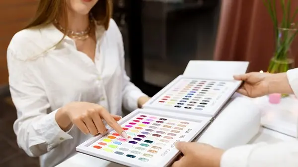 زهرة الخليج - كونتور طلاء الأظافر.. خدعة بسيطة تمنحكِ مظهراً أطول للأظافر فوراً