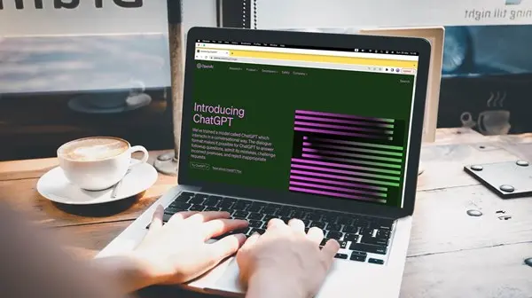 زهرة الخليج - كيف يساعدكِ «ChatGPT» في تطوير ذاتكِ؟