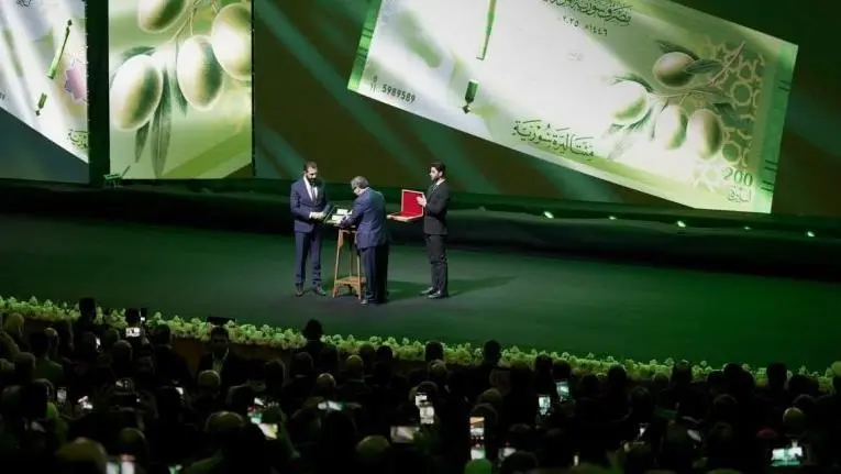 سوريا تطلق عملتها الجديدة بـ(نزع الأصفار) وتكريس الهوية الوطنية