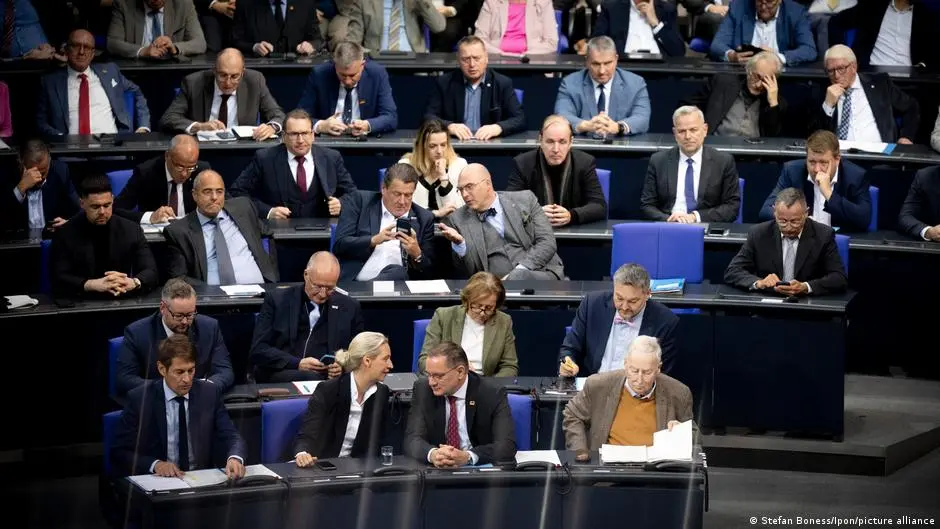 الهجرة والتقاعد وشبح "البديل" ـ تحديات أمام ألمانيا عام 2026 – DW – 2025/12/29