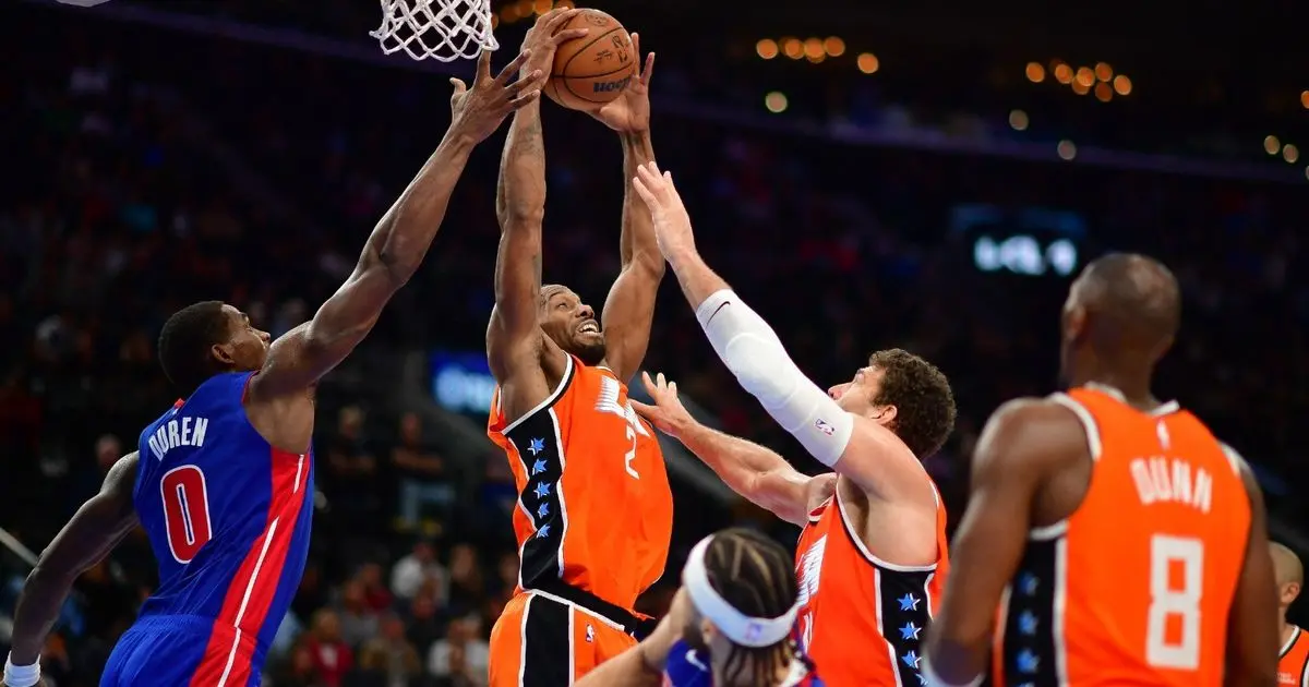 NBA.. ليونارد‭ ‬يعادل رقماً قياسياً لكليبرز في الفوز على بيستونز