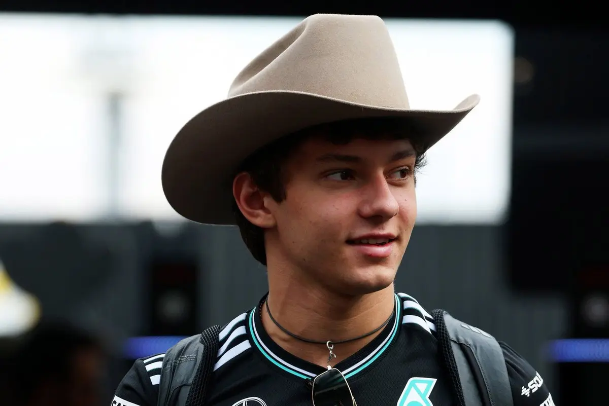 Andrea Kimi Antonelli melts hearts as he delivers Christmas gifts to children's hospital