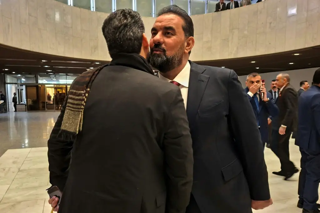 البرلمان العراقي الجديد ينتخب هيبت الحلبوسي رئيسا له