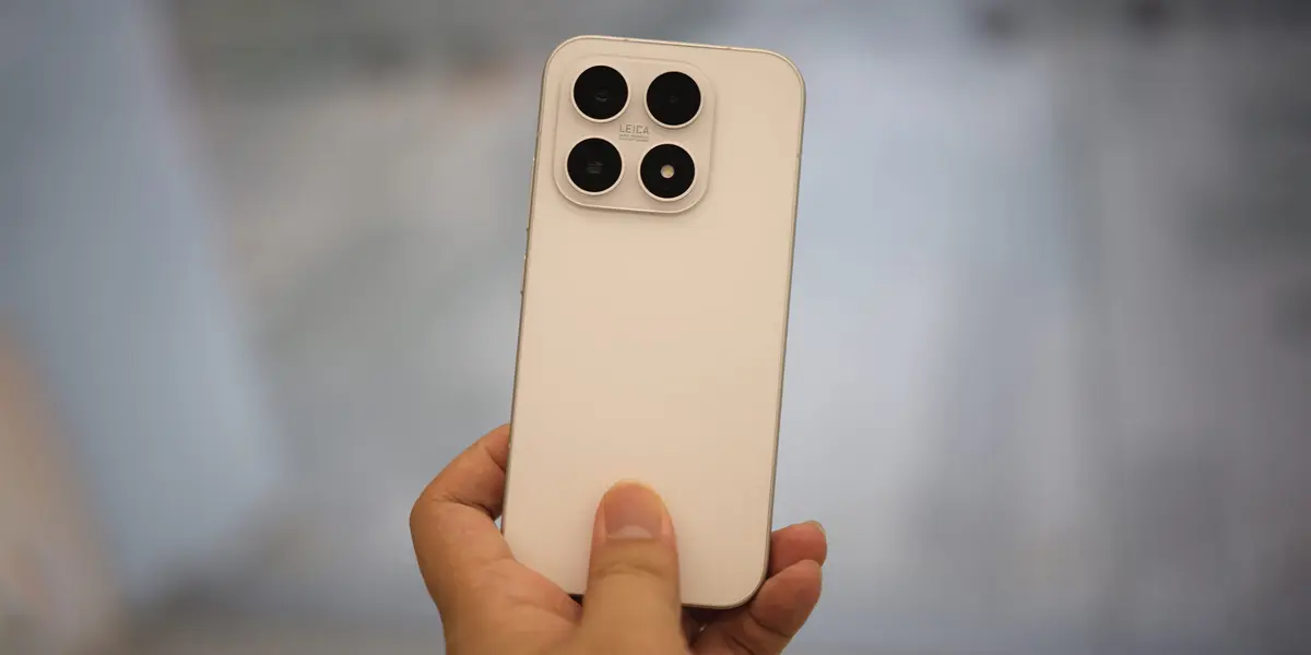 ظهور هاتف Xiaomi 17 الرائد بشاشة 6.9 بوصة وحواف ضيقة جدًا