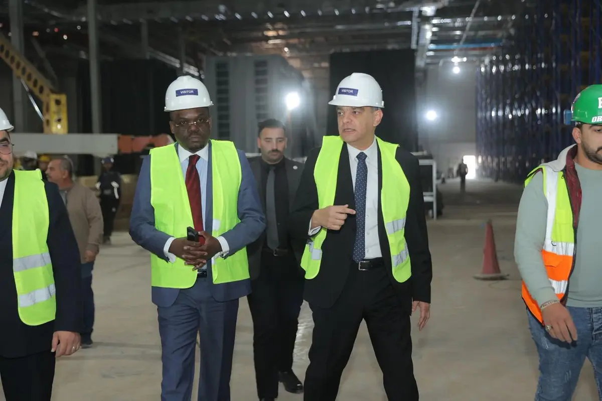 رئيس هيئة الشراء الموحد يستقبل رئيس المركز الإفريقي لمكافحة الأمراض ويتفقدا «المخازن الاستراتيجية»