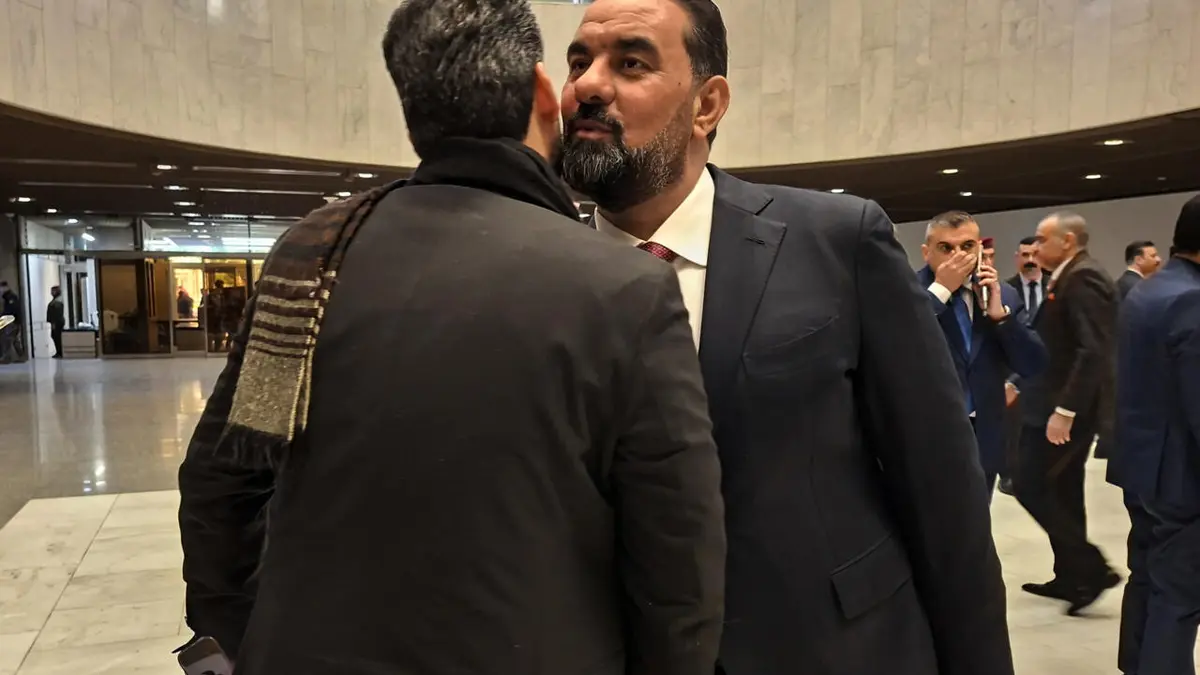 البرلمان العراقي الجديد يعقد أولى جلساته و يختار هيبت الحلبوسي رئيسا له