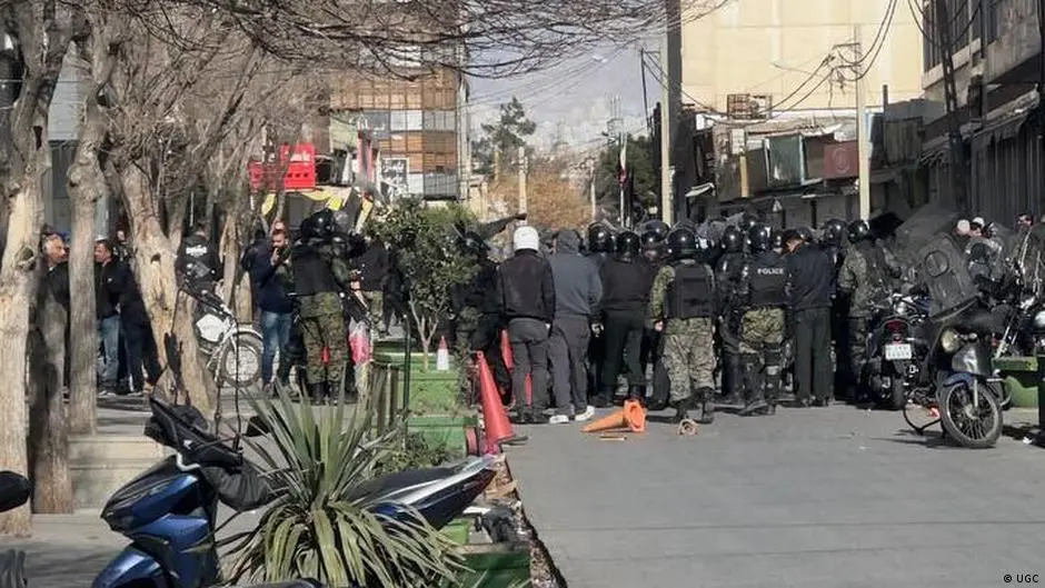 احتجاجات غلاء المعيشة في إيران تتوسع والطلاب ينضمون للحراك – DW – 2025/12/30
