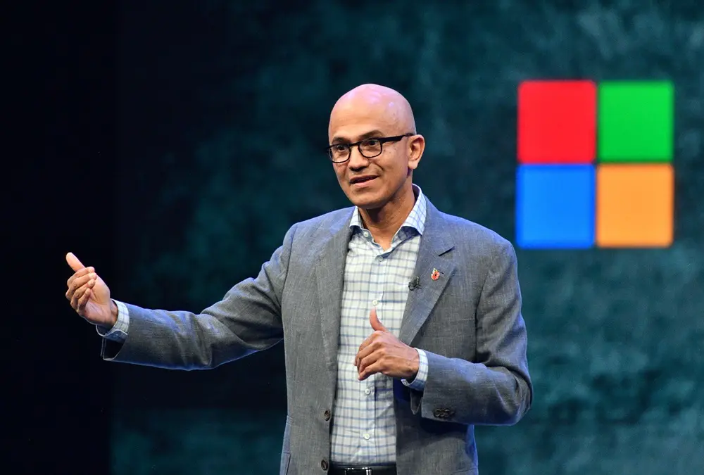عقيدة «ساتيا ناديلا».. ثورة إدارية داخل «مايكروسوفت» لانتزاع عرش الذكاء الاصطناعي