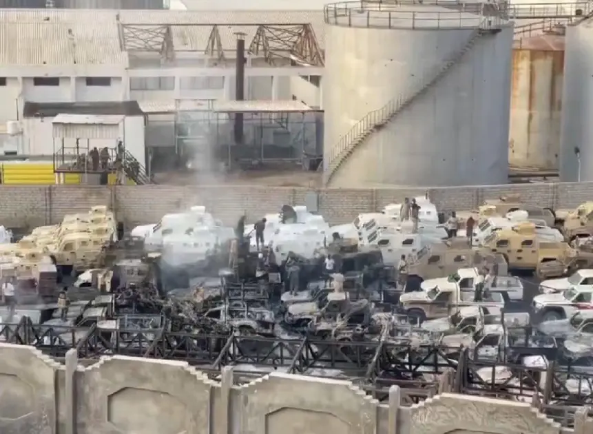 حظر جوي وبري وبحري على جميع منافذ اليمن لـ90 يوماً