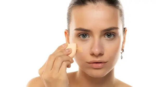 زهرة الخليج - أفضل كريم أساس مدعوم بواقي شمس.. لبشرة نضرة وصحية