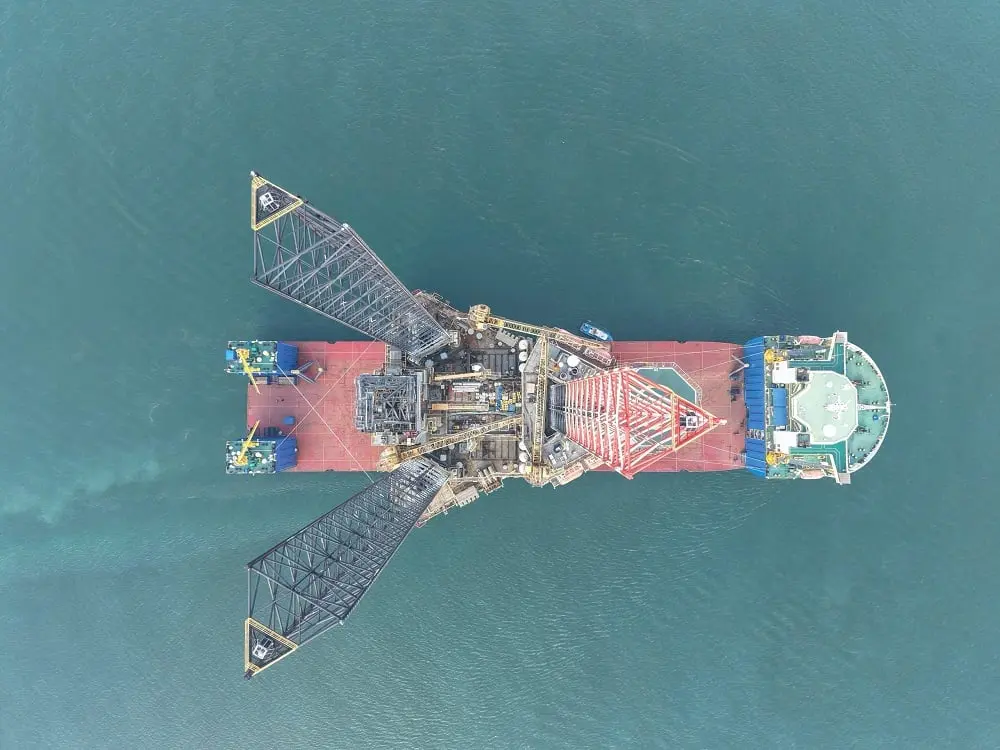 منصة حفر عملاقة تقطع رحلة بحرية لمدة شهرين.. أين تتجه؟ - الطاقة