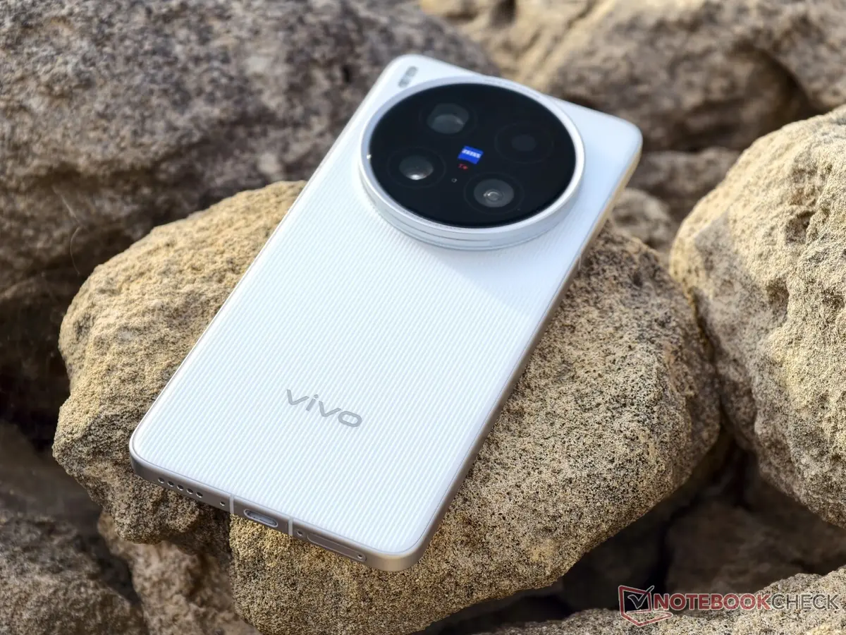تسريبات مواصفات Vivo X300 Ultra: هل انتهى زمن زر الكاميرا؟