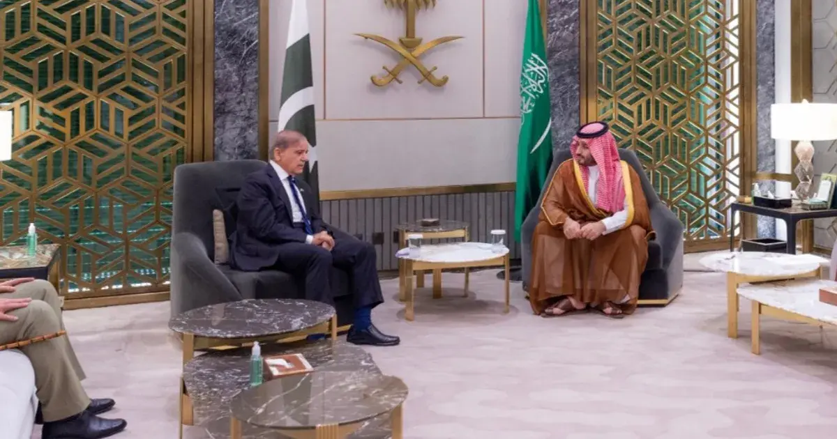 ولي العهد السعودي يبحث مع رئيس وزراء باكستان التطورات الإقليمية