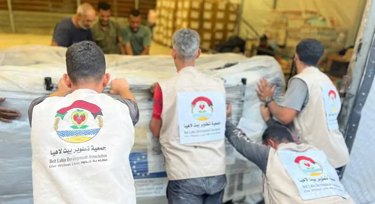 غزة - الأمم المتحدة تصف قرار إسرائيل بتعليق عمل منظمات إنسانية بالـ "مشين" وتحثها على إعادة النظر