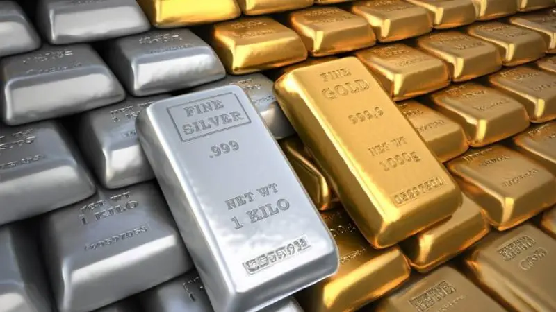 الذهب ينخفض من أعلى مستوياته التاريخية في اليوم الأخير من 2025