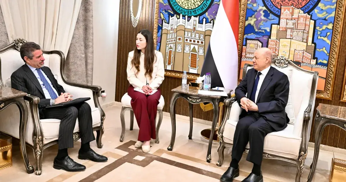 العليمي لسفير واشنطن: التطورات الأخيرة تهدد بتحويل اليمن لبؤرة اضطراب