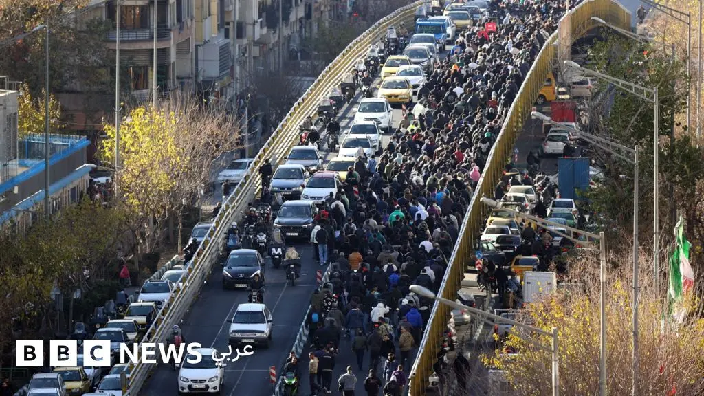 المظاهرات الإيرانية: مقتل 6 على الأقل خلال مواجهات بين متظاهرين وقوات الأمن في إيران - BBC News عربي