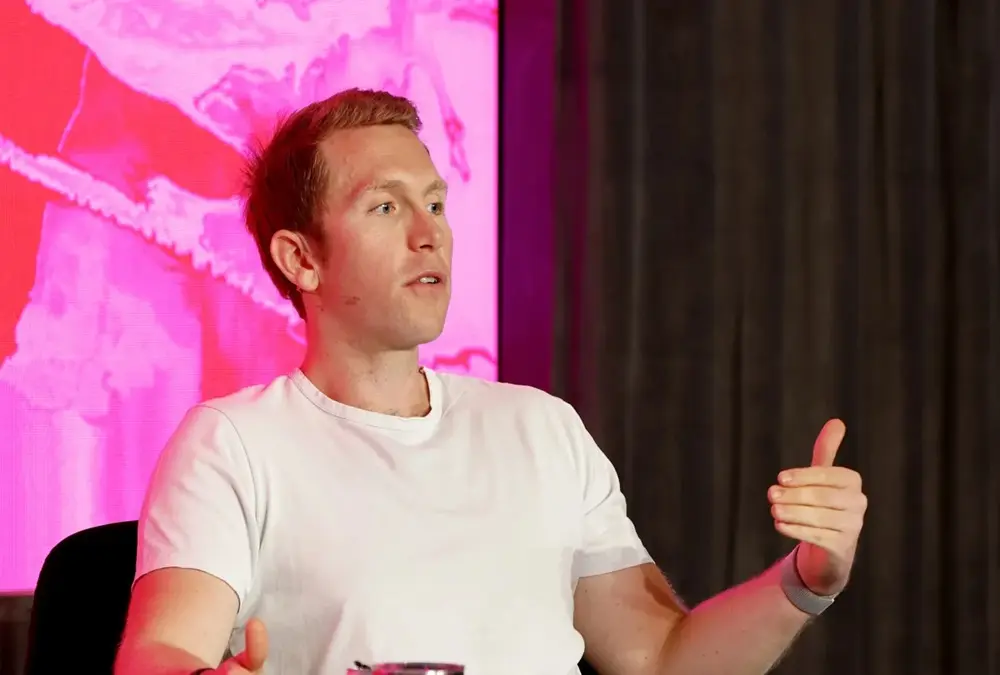 وهم الساعات الطويلة.. هل تحتاج الشركات الناشئة «عرق الجبين» أم «رأس المال الجريء»؟