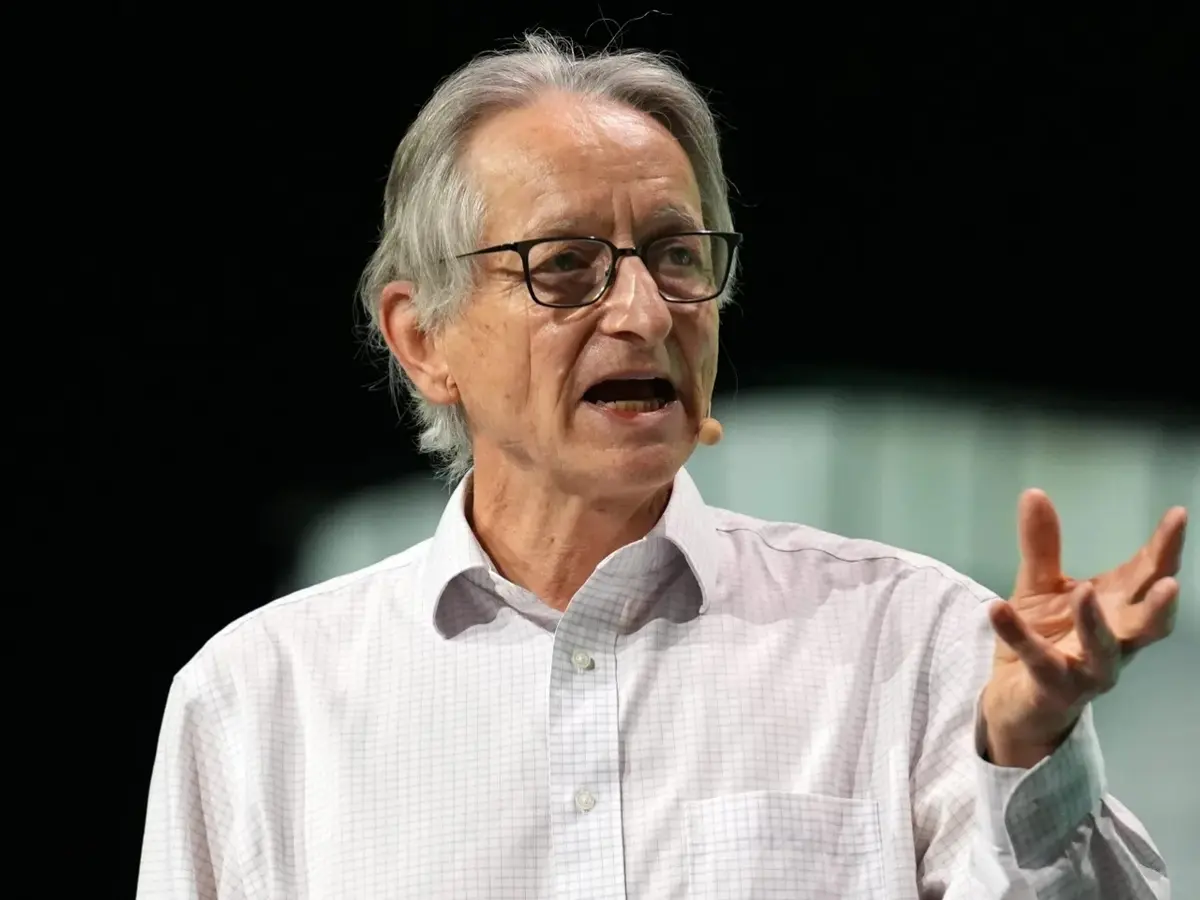 عرّاب الذكاء الاصطناعي يحذّر: الذكاء الاصطناعي سيستبدل مزيدًا من الوظائف في 2026 - عالم التقنية