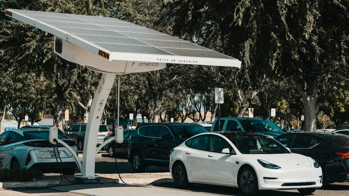 توقعات الطلب على الفضة حتى 2030.. كيف تؤثر الطاقة الشمسية والسيارات الكهربائية؟ - الطاقة