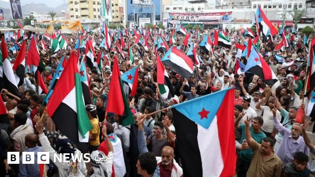 محافظ حضرموت يعلن إطلاق عملية لاستعادة مواقع عسكرية من "الانتقالي الجنوبي" في اليمن - BBC News عربي