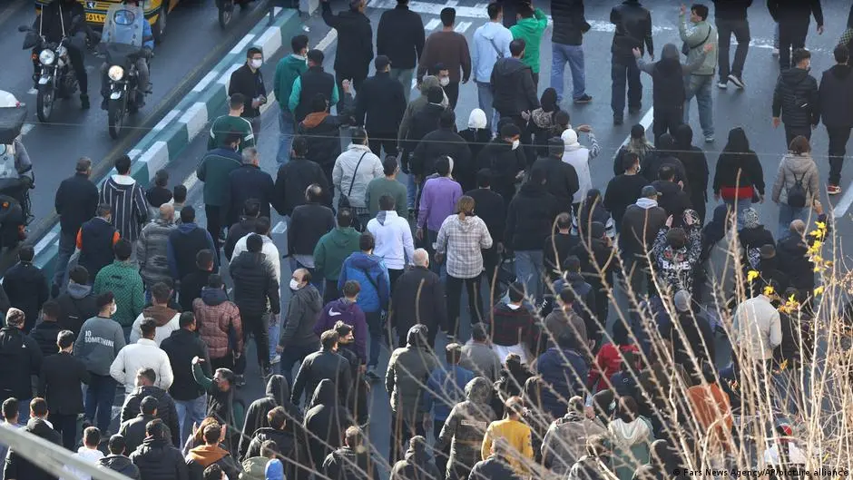 ترامب يهدد إيران بالتدخل وبرلين تطالبها باحترام حق التظاهر – DW – 2026/1/2