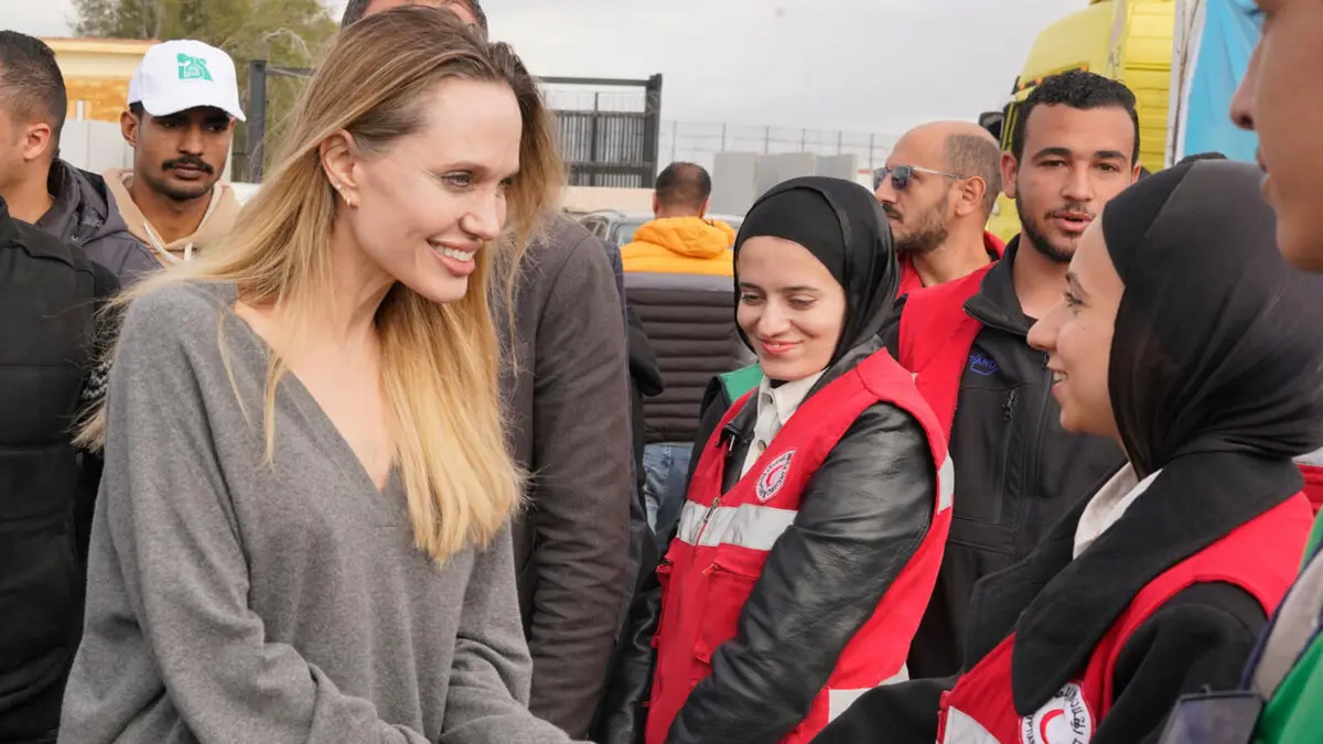 غزة: أنجلينا جولي تزور الجانب المصري من معبر رفح للاطلاع على الأوضاع الإنسانية
