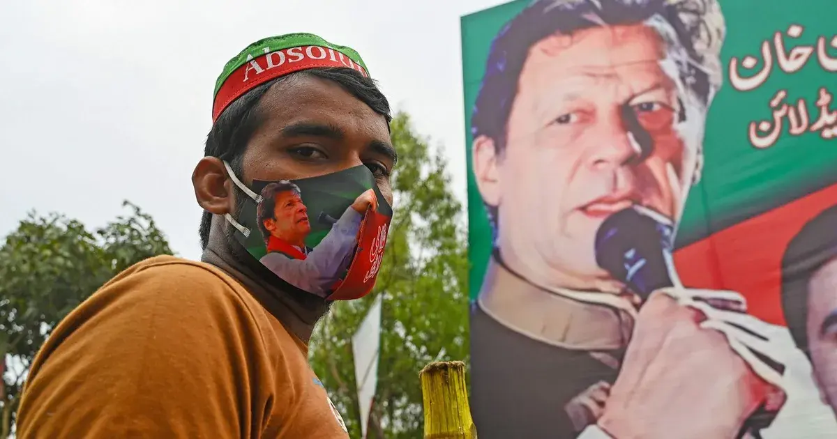 باكستان.. المؤبد بحق 8 أشخاص دعموا عمران خان عبر منشورات على الإنترنت