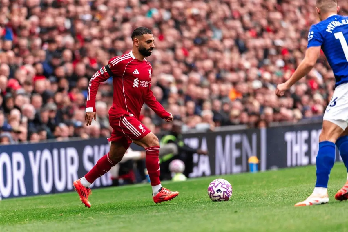أوين يستنجد بـ محمد صلاح بعد تعادل ليفربول مع ليدز: كل شيء مغفور