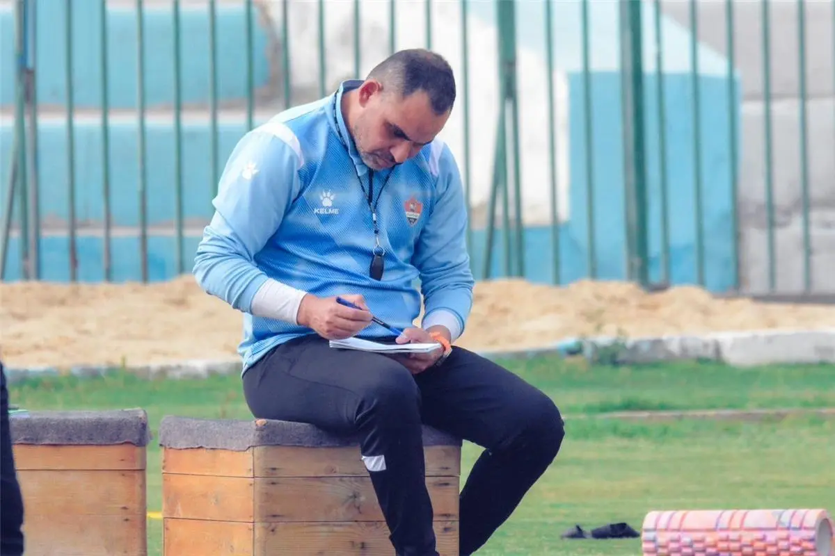 أحمد عيد عبد الملك: الزمالك ليس بعيدًا عن البطولات.. وظروفه الحالية أسوأ من العشرية السوداء