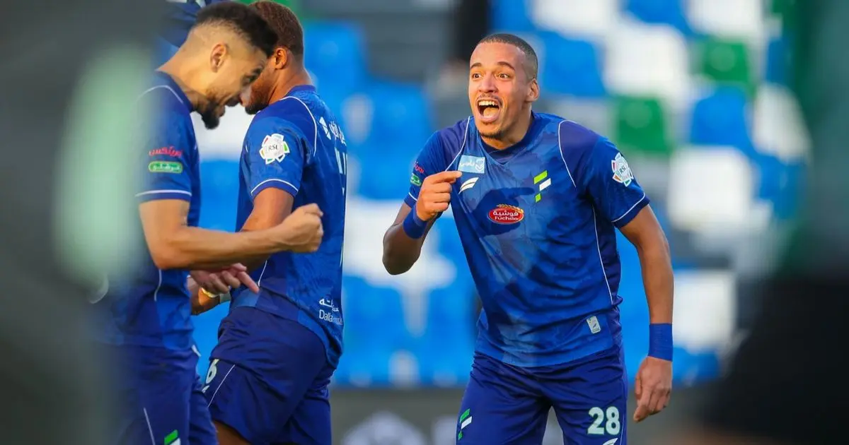 الفتح يزيد من صعوبة موقف الشباب في الدوري السعودي