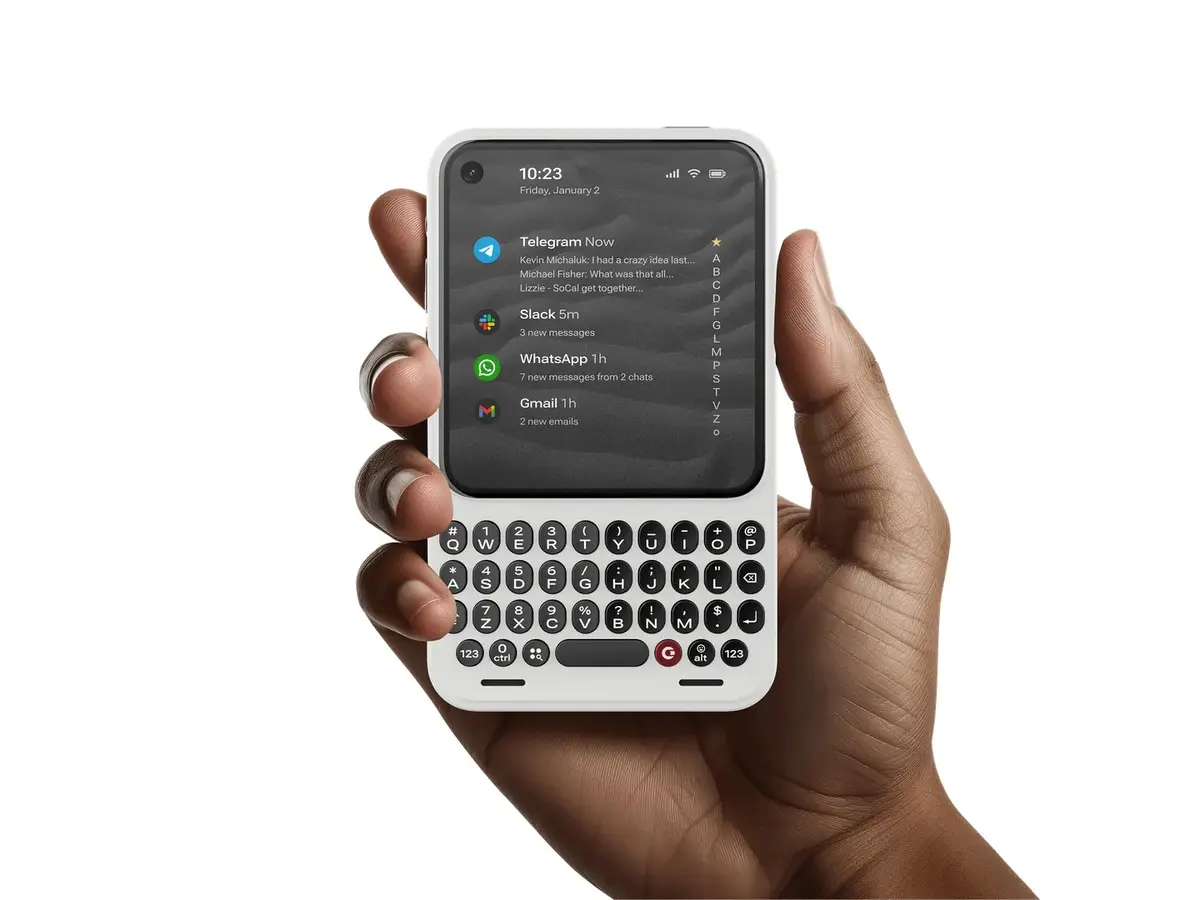 Clicks Communicator: محاولة جديدة لإحياء بلاك بيري بسعر 499 دولار