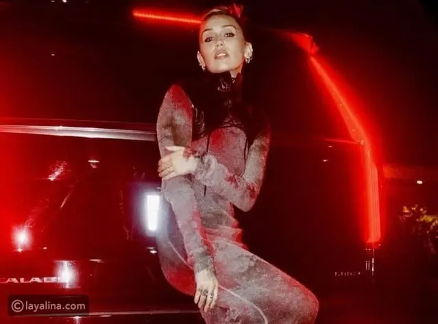 مايلي سايرس تضع حدوداً للمصورين في حفل بالم سبرينغز